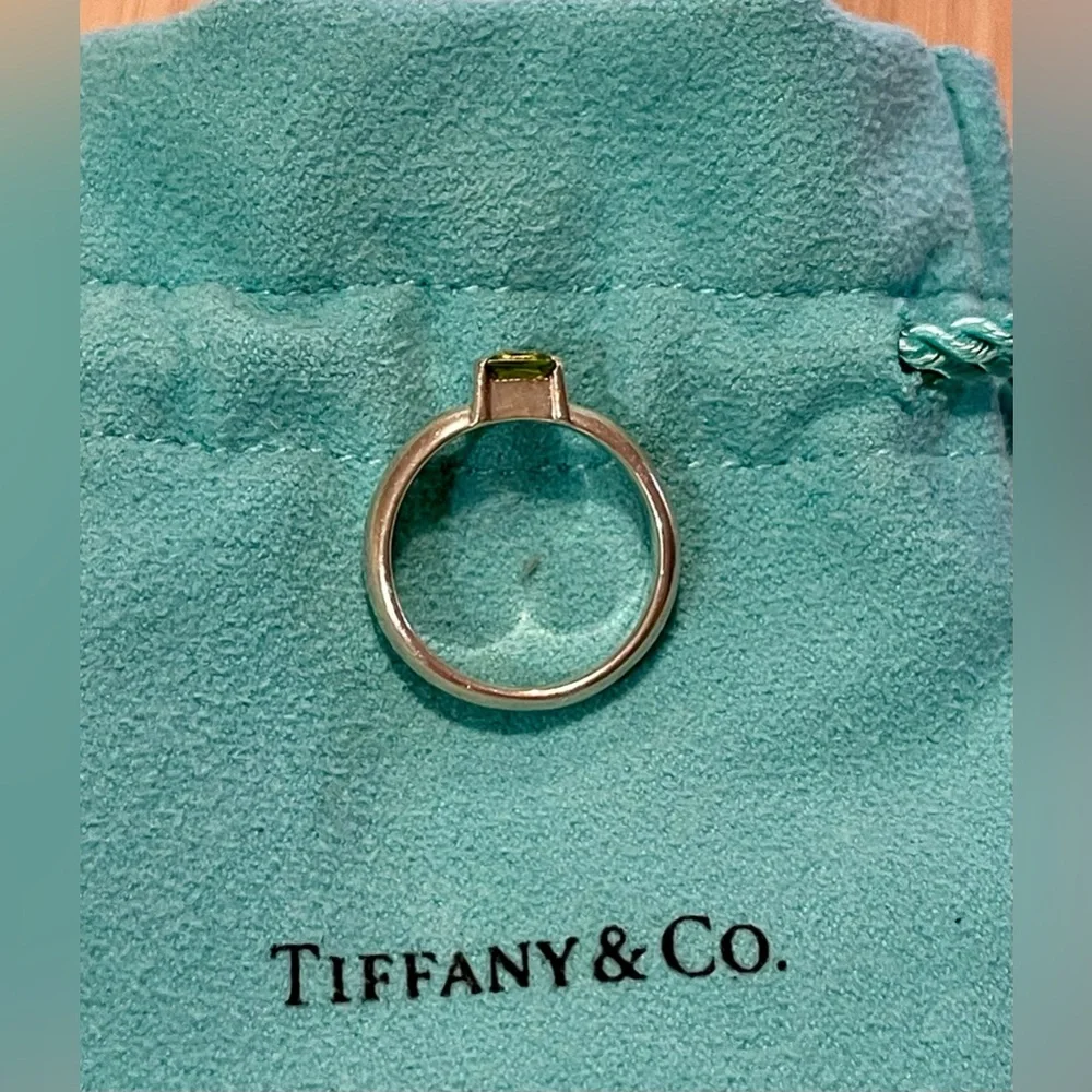Tiffany & Co. Peridot Stacking Ring Size 5 - Picture 3 of 6